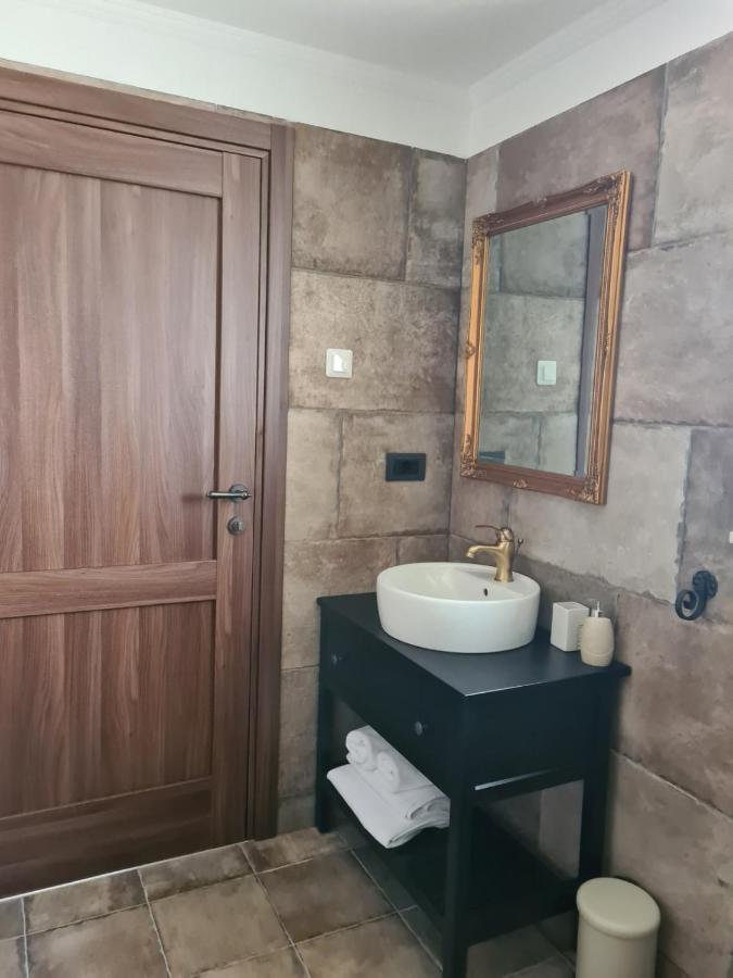 Villa Lulu Kamena Villa S Maslinikom Otok Krk Dobrinj Selo Gostinjac Krk Town Dış mekan fotoğraf