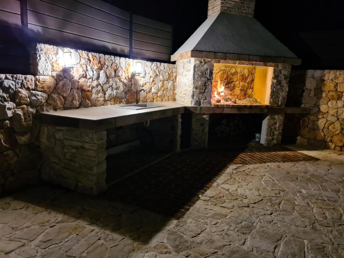 Villa Lulu Kamena Villa S Maslinikom Otok Krk Dobrinj Selo Gostinjac Krk Town Dış mekan fotoğraf
