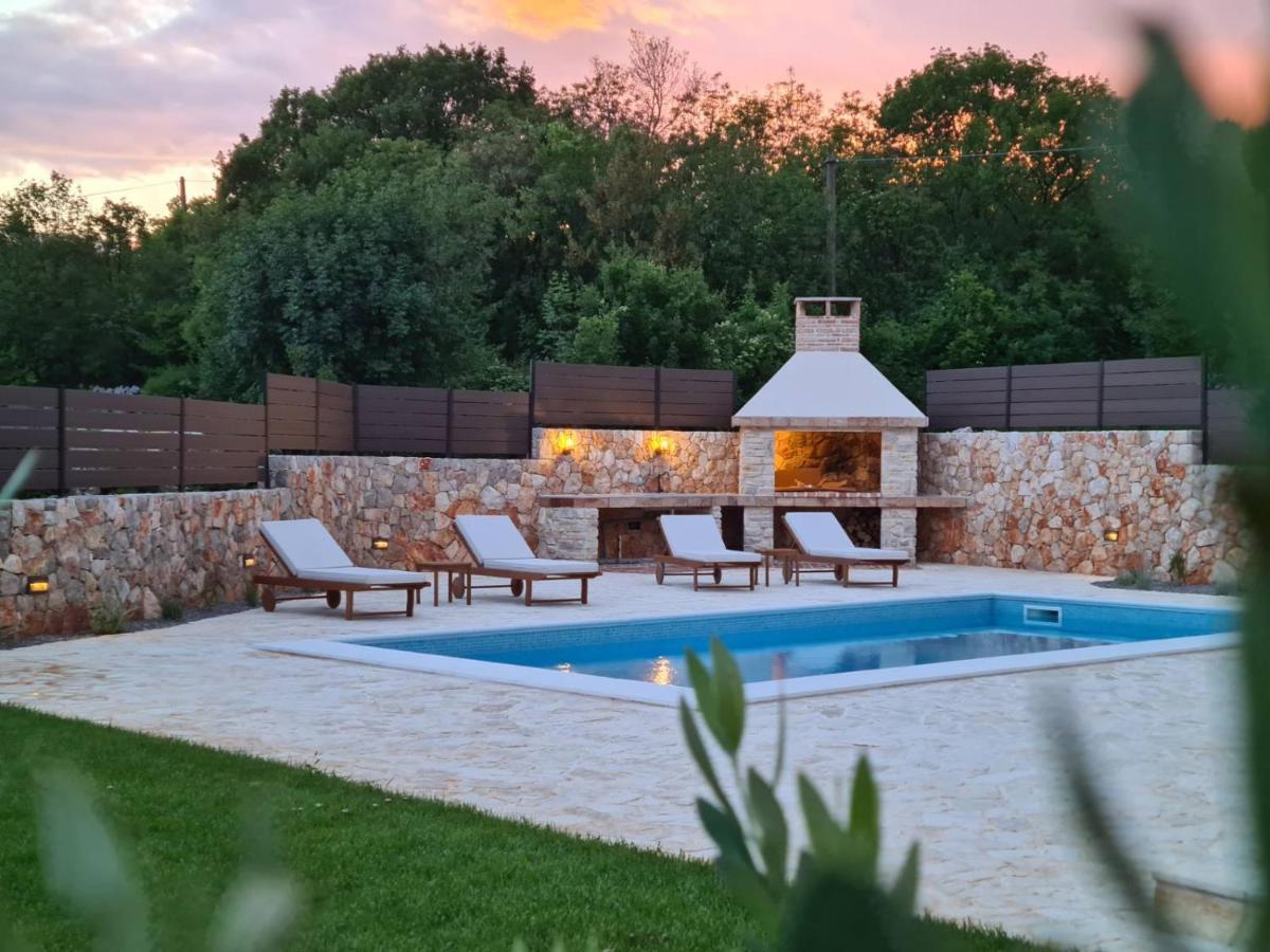 Villa Lulu Kamena Villa S Maslinikom Otok Krk Dobrinj Selo Gostinjac Krk Town Dış mekan fotoğraf