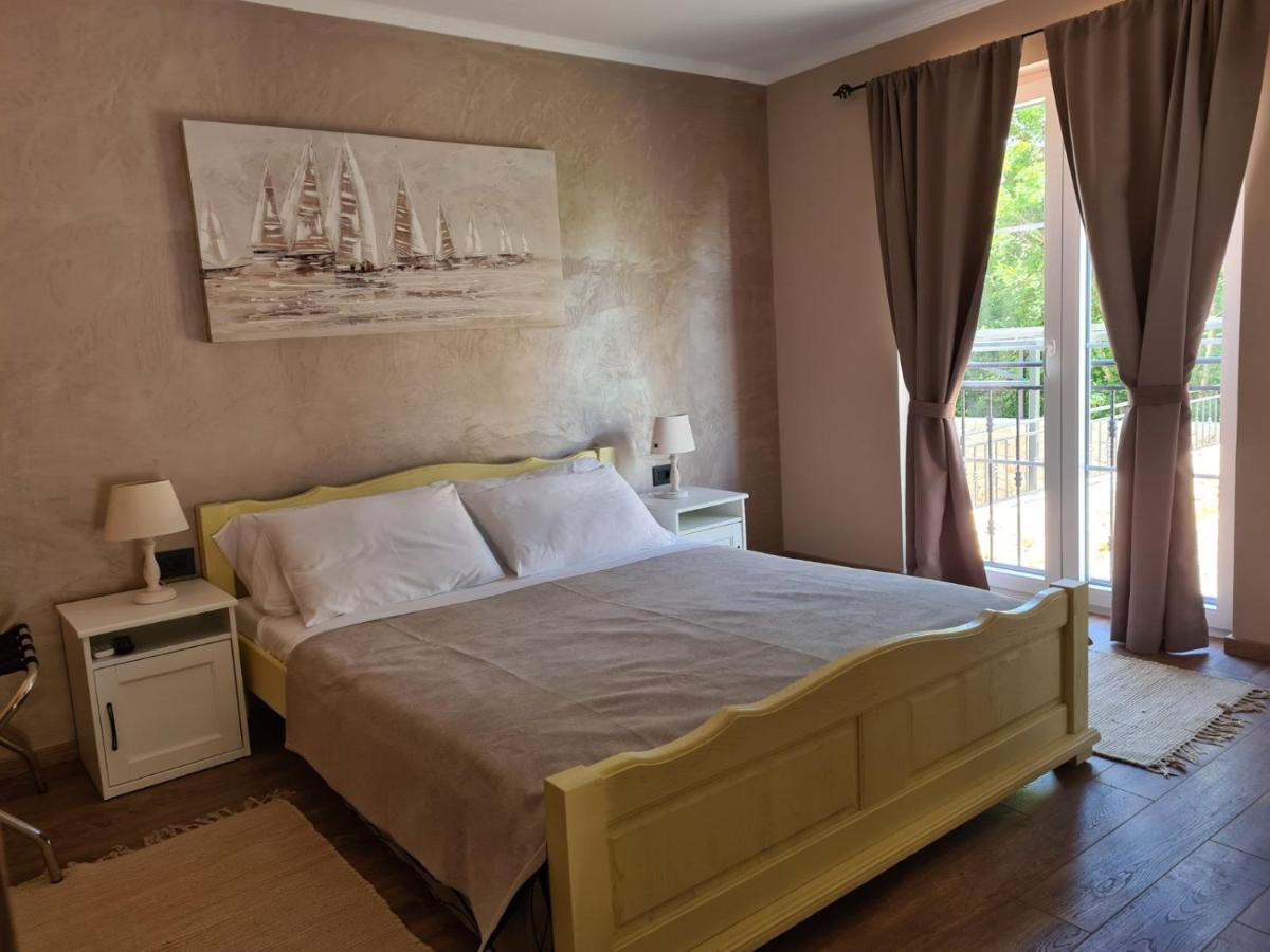 Villa Lulu Kamena Villa S Maslinikom Otok Krk Dobrinj Selo Gostinjac Krk Town Dış mekan fotoğraf