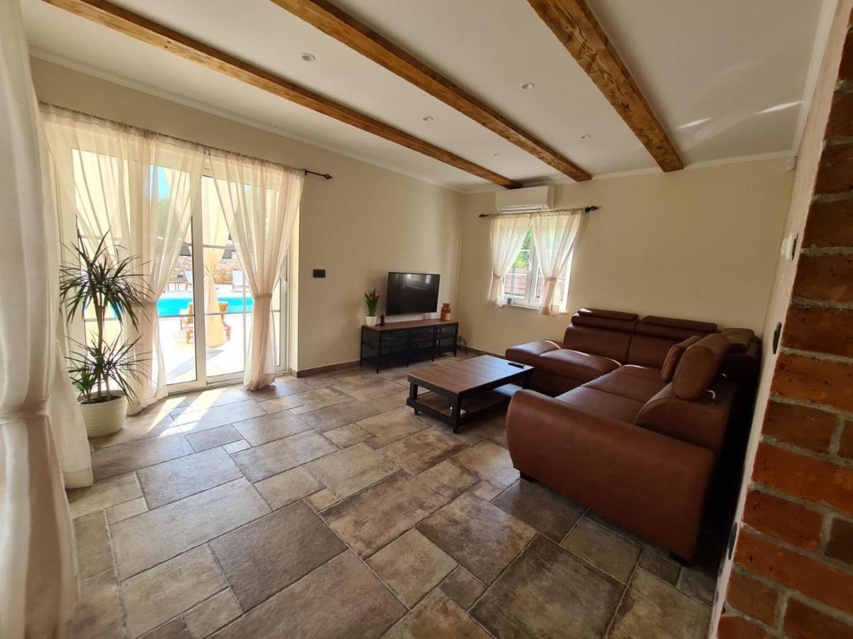 Villa Lulu Kamena Villa S Maslinikom Otok Krk Dobrinj Selo Gostinjac Krk Town Dış mekan fotoğraf