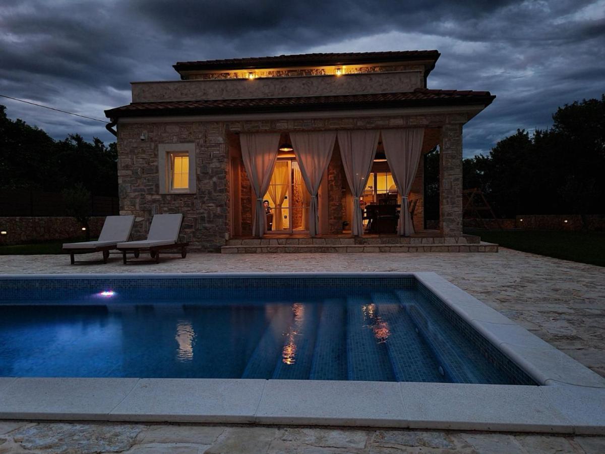 Villa Lulu Kamena Villa S Maslinikom Otok Krk Dobrinj Selo Gostinjac Krk Town Dış mekan fotoğraf