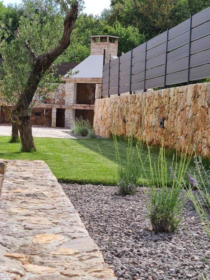 Villa Lulu Kamena Villa S Maslinikom Otok Krk Dobrinj Selo Gostinjac Krk Town Dış mekan fotoğraf